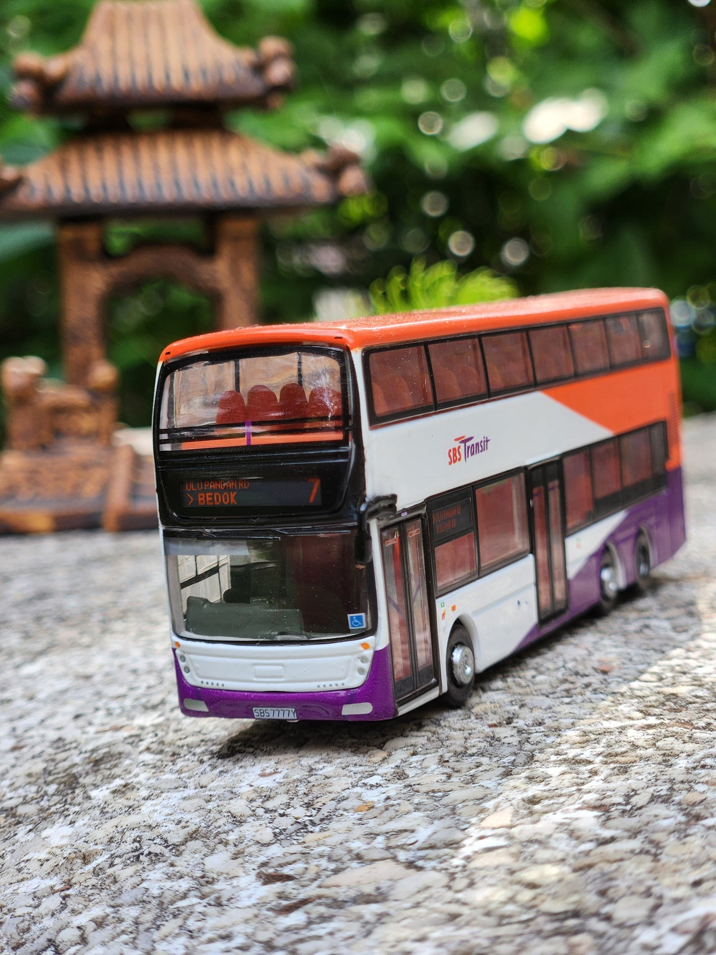 Bus Singapore, service 7 ,toy