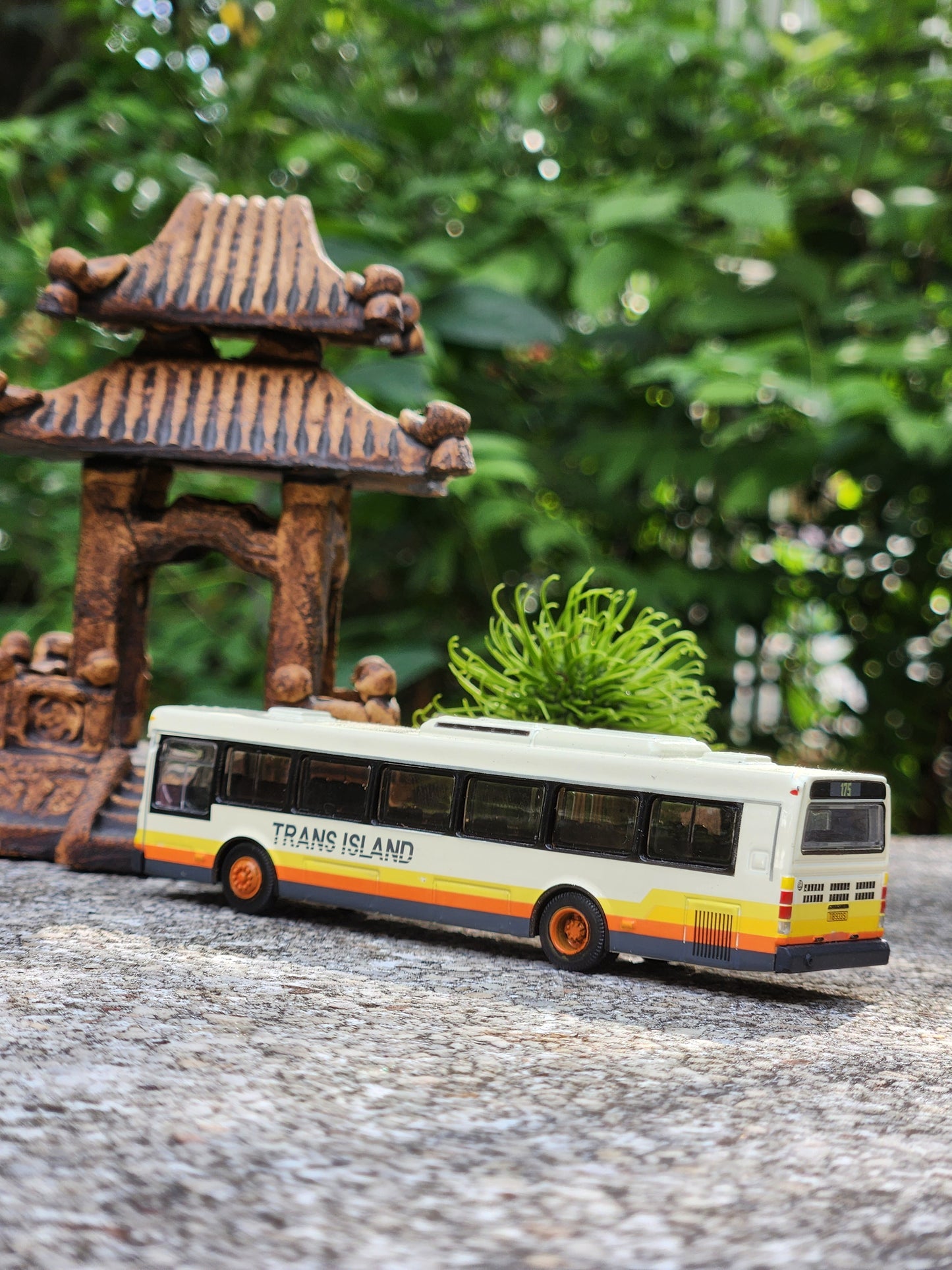 Bus toy Singapore, service 175