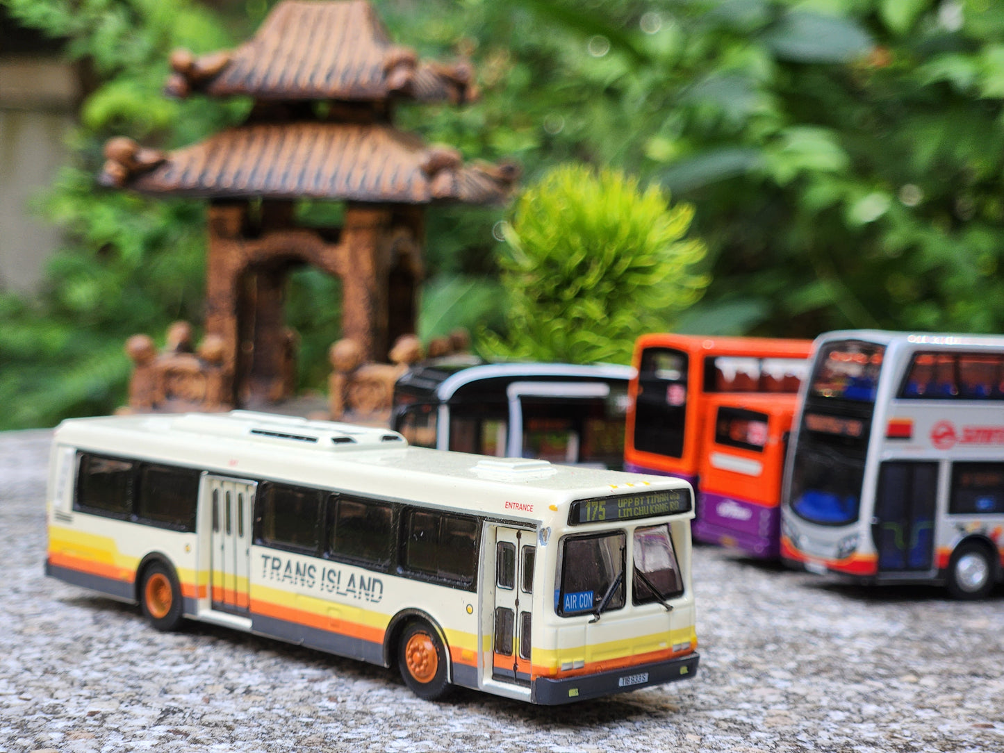 Bus toy Singapore, service 175