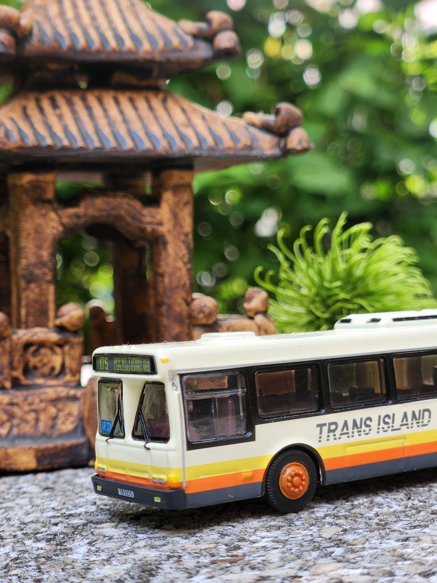 Bus toy Singapore, service 175