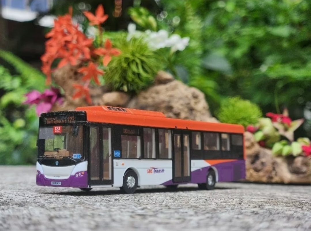 Bus Singapore, toy , service 123,double decker