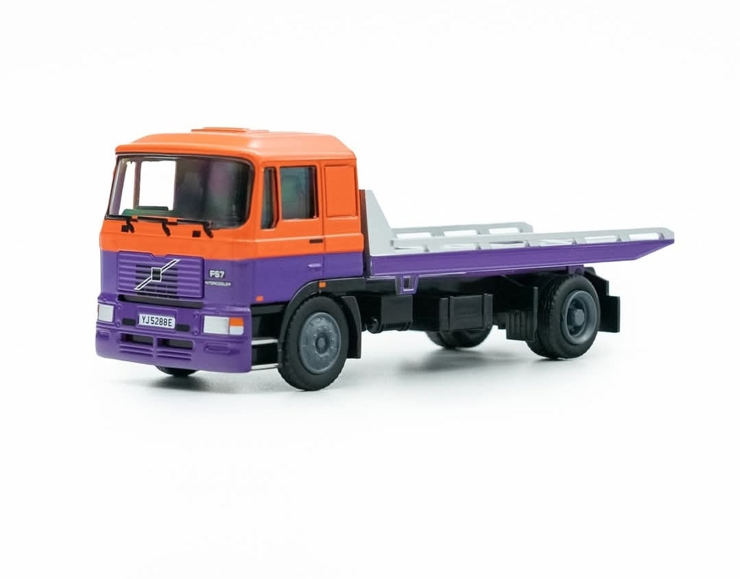 BUS tow track Singapore, 1:64 size